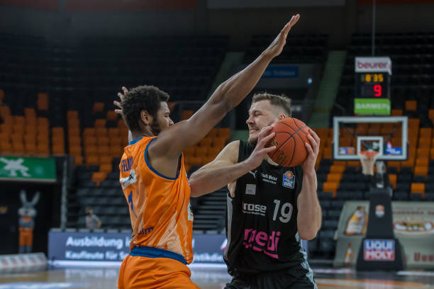 不少球员相 不少球员相