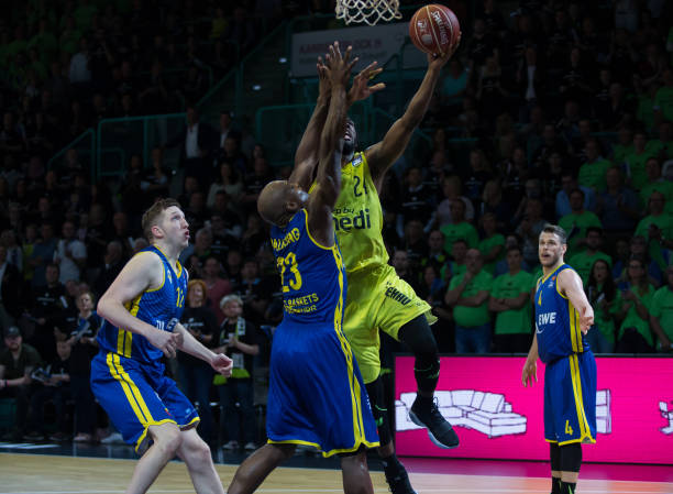 崭露头角 崭露头角